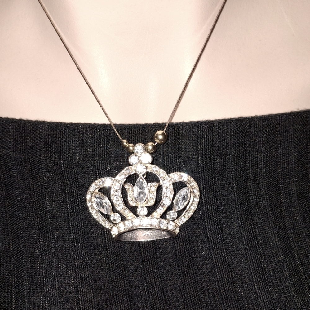 Beautiful necklace on a great chain